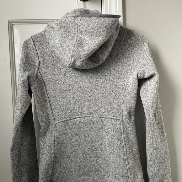 Lulu lemon half zipped hoodie. Only worn once for a ski trip. - Picture 2 of 3